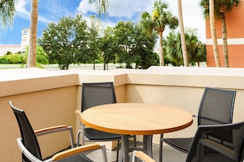 Suite, 1 King Bed, Balcony