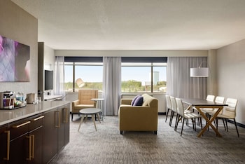 Suite, 1 Bedroom, Accessible (Roll-in Shower)