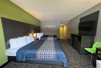 Suite, 1 Bedroom, Non Smoking (1 Queen & 1 Double Beds)