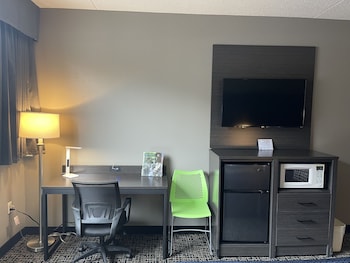 Room, 2 Queen Beds, Accessible, Non Smoking (Tub with Grab Bars)