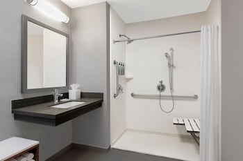 Room, 2 Double Beds, Hearing Accessible (Roll-in Shower)