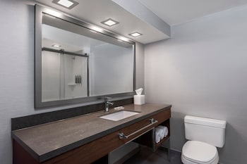Room, 2 Double Beds, Hearing Accessible (Roll-in Shower)