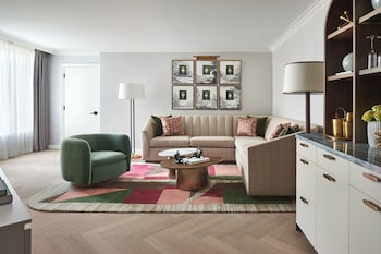 Suite, 1 King Bed (Capital)