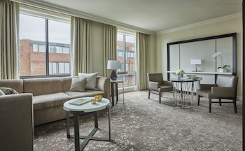Premier Suite, 1 King Bed (West Wing)