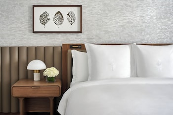 Suite, 1 King Bed (Capital)