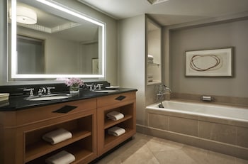 Premier Room, 1 King Bed, Accessible (Grand)