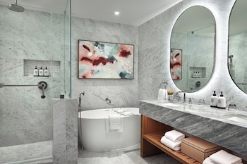 Suite, 1 King Bed (Capital)