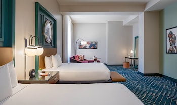 Suite, 2 Queen Beds (Petite)