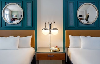 Room, 2 Queen Beds, Accessible, Bathtub