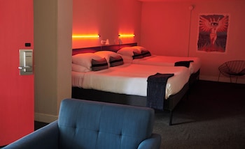 Studio King Suite