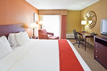 Standard Room, 1 King Bed, Pool Access