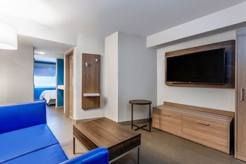 Suite, 1 King Bed (Additional Living Area)