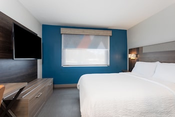 Standard Room, 1 King Bed, Accessible (Communications, Mobil, Roll-In Shower)