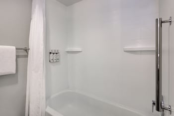 Standard Room, 2 Queen Beds, Pool Access