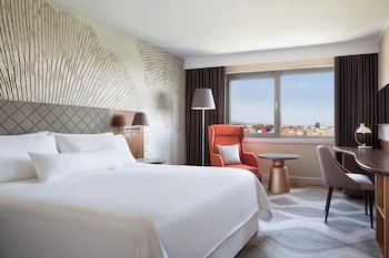 Deluxe Room, 2 Twin Beds, City View