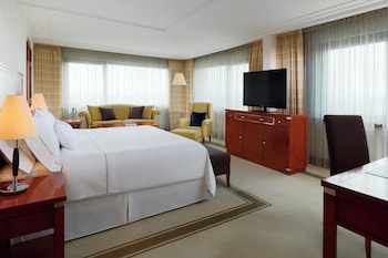 Deluxe Suite, 1 Bedroom, Smoking, City View
