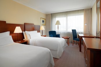 Deluxe Room, 2 Twin Beds, City View