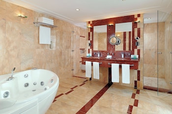 Deluxe Suite, 1 Bedroom, Smoking, City View