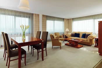 Deluxe Suite, 1 Bedroom, Smoking, City View