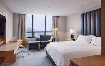 Room, 1 King Bed, Lake View (Mobility Accessible, Transfer Shower)