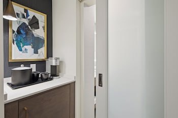 Standard Room, 1 King Bed (Worklife, Bath Shower Combo)