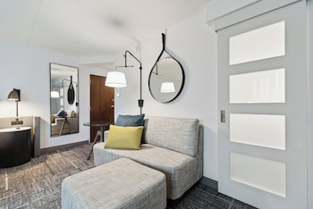 Room, 1 King Bed, Corner (Worklife, Walk-In Shower)