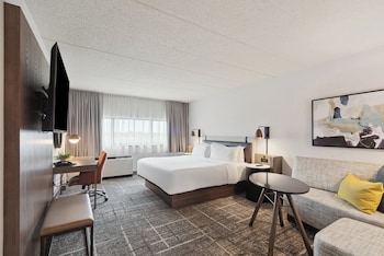 Standard Room, 1 King Bed (Worklife, Bath Shower Combo)