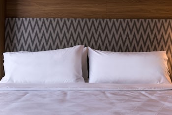 Standard Room, 1 King Bed, Accessible (Communications)