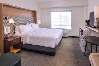 Suite, 1 King Bed (Mobility, Roll-In Shower)