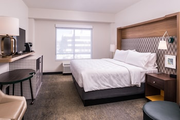 Standard Room, 1 King Bed, Accessible (Mobility, Roll-In Shower)