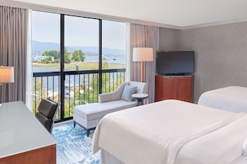 Deluxe Room, 2 Double Beds, Mountain View
