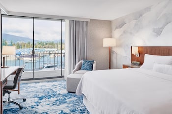 Deluxe Room, 1 King Bed, Mountain View