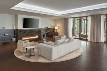 Suite, 2 Bedrooms, Mountain View