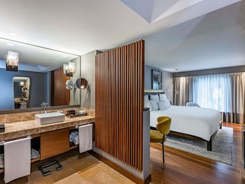 Luxury Room, 1 King Bed