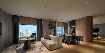 Signature Suite