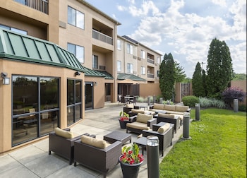 Studio, 1 Bedroom, Courtyard View (Balcony)