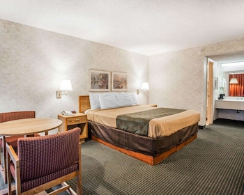 Standard Room, 1 King Bed, Smoking