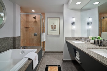 Room, 2 Queen Beds, City View