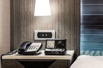 Room, 1 King Bed, Hearing Accessible, Non Smoking
