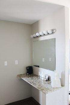 Suite, 1 King Bed, Refrigerator