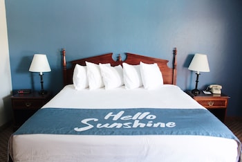 Standard Room, 1 King Bed