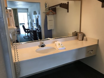 Standard Room, 1 Queen Bed