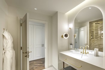 Suite, 1 Bedroom (Via Veneto View)