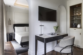 Junior Suite, 1 King Bed with Sofa bed (Via Veneto View)