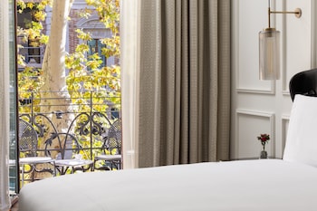 Junior Suite, 1 King Bed, Balcony (Via Veneto View)