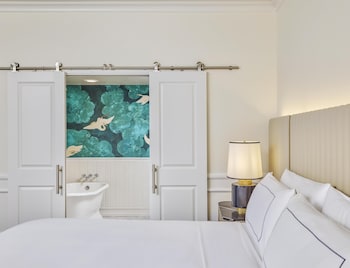 Signature Suite, 1 King Bed, Balcony