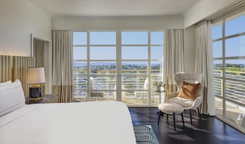 Signature Suite, 1 King Bed, Balcony