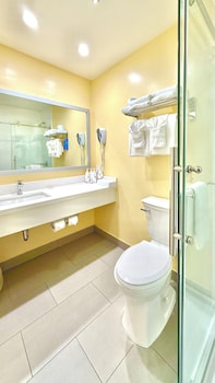 Standard Room, 1 Queen Bed