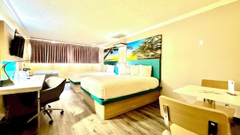 Room, 2 Queen Beds, Accessible, Non Smoking