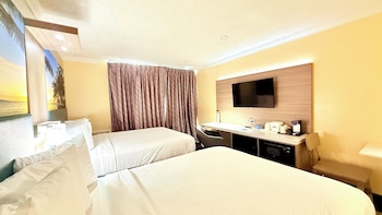 Room, 2 Queen Beds, Refrigerator & Microwave